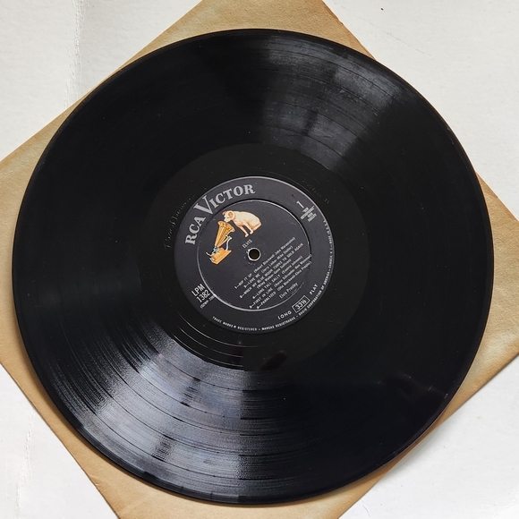 Elvis Vinyl with RCA Victor Label - Picture 3 of 4